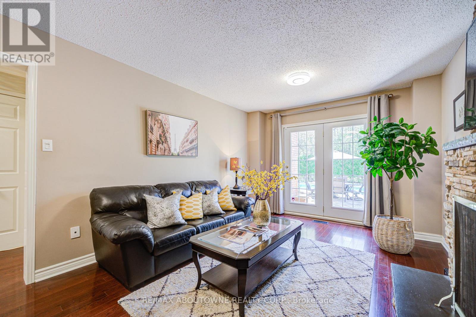 1250 Old Colony Road, Oakville, Ontario  L6M 1J8 - Photo 12 - W12135021