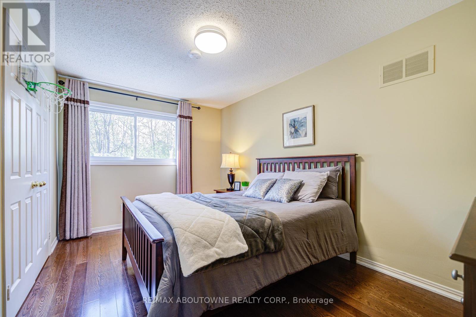 1250 Old Colony Road, Oakville, Ontario  L6M 1J8 - Photo 32 - W12135021