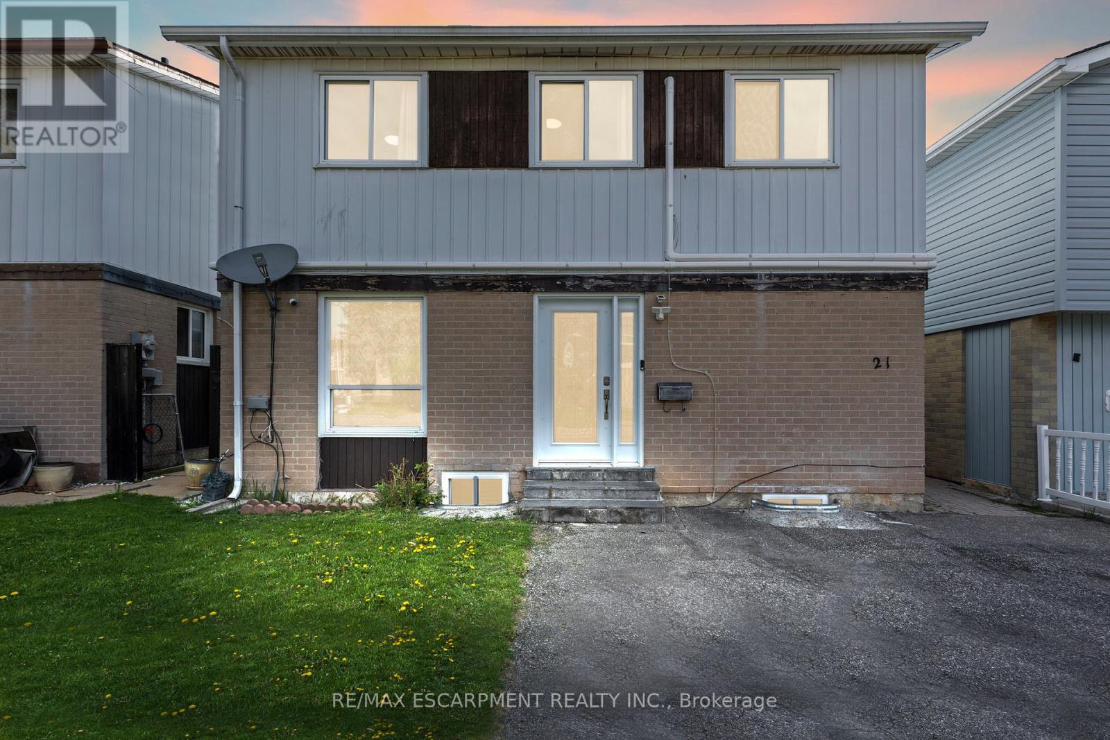 Property at 21 GRAND RIVER COURT image 1