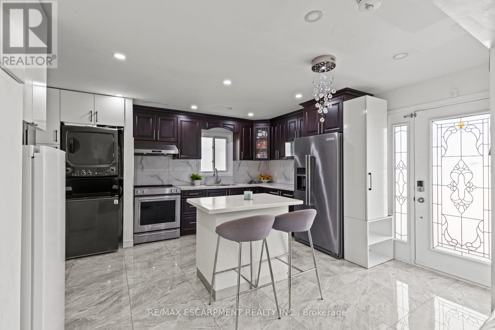 Property at 21 GRAND RIVER COURT image 4