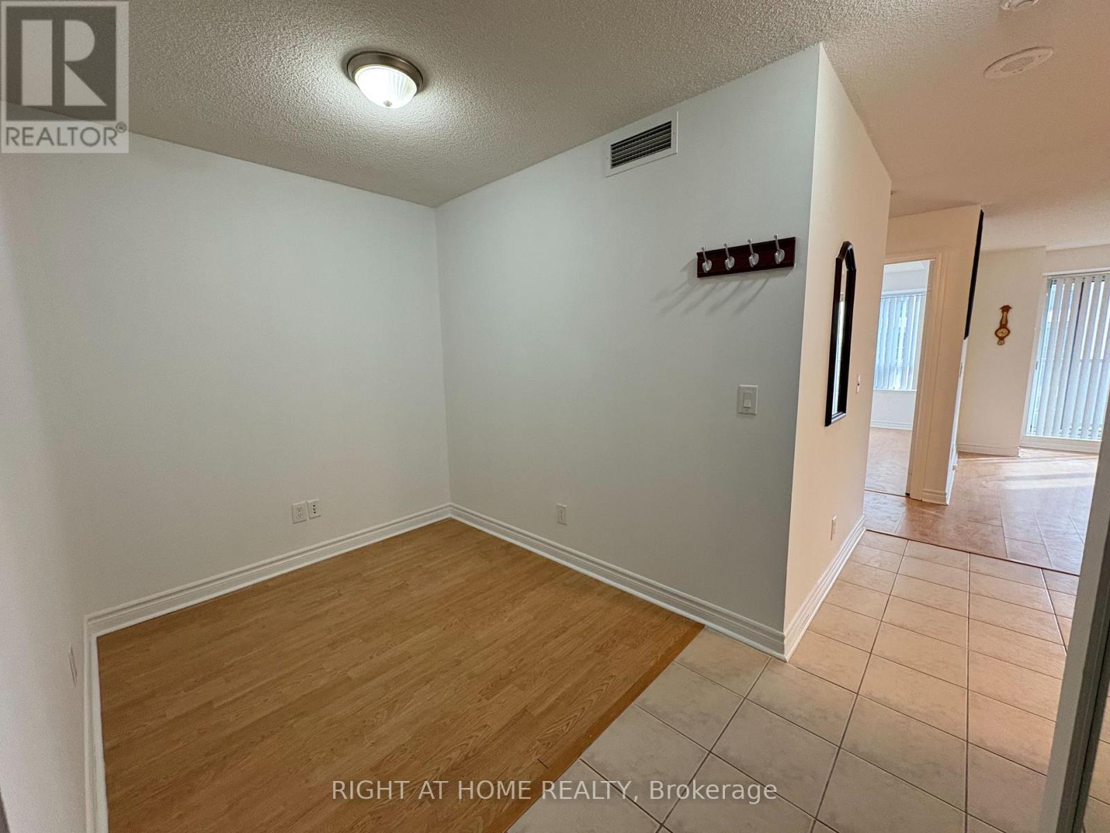 1006 - 5 Michael Power Place, Toronto, Ontario  M9A 0A3 - Photo 3 - W12135045