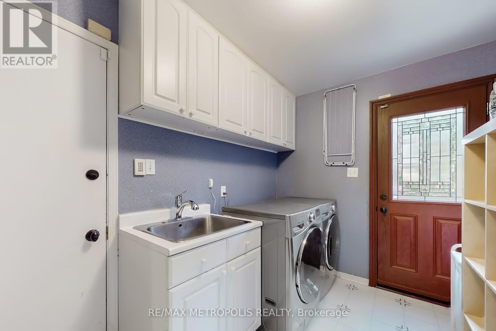 1310 Golden Meadow Trail, Oakville, Ontario  L6H 4L8 - Photo 24 - W12135072