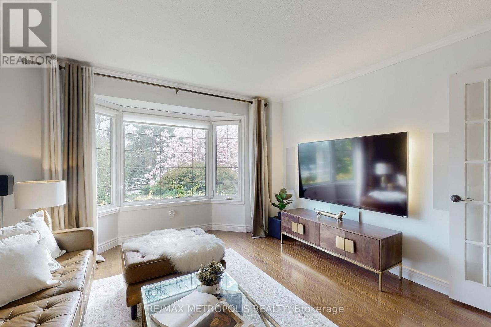 1310 Golden Meadow Trail, Oakville, Ontario  L6H 4L8 - Photo 7 - W12135072