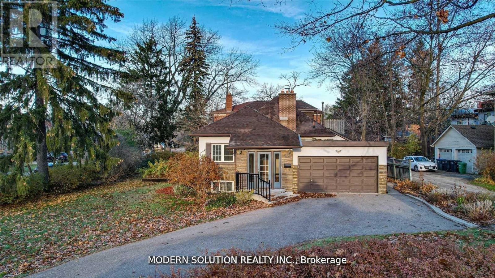 28 Forest Avenue, Mississauga, Ontario  L5G 1K8 - Photo 1 - W12135100