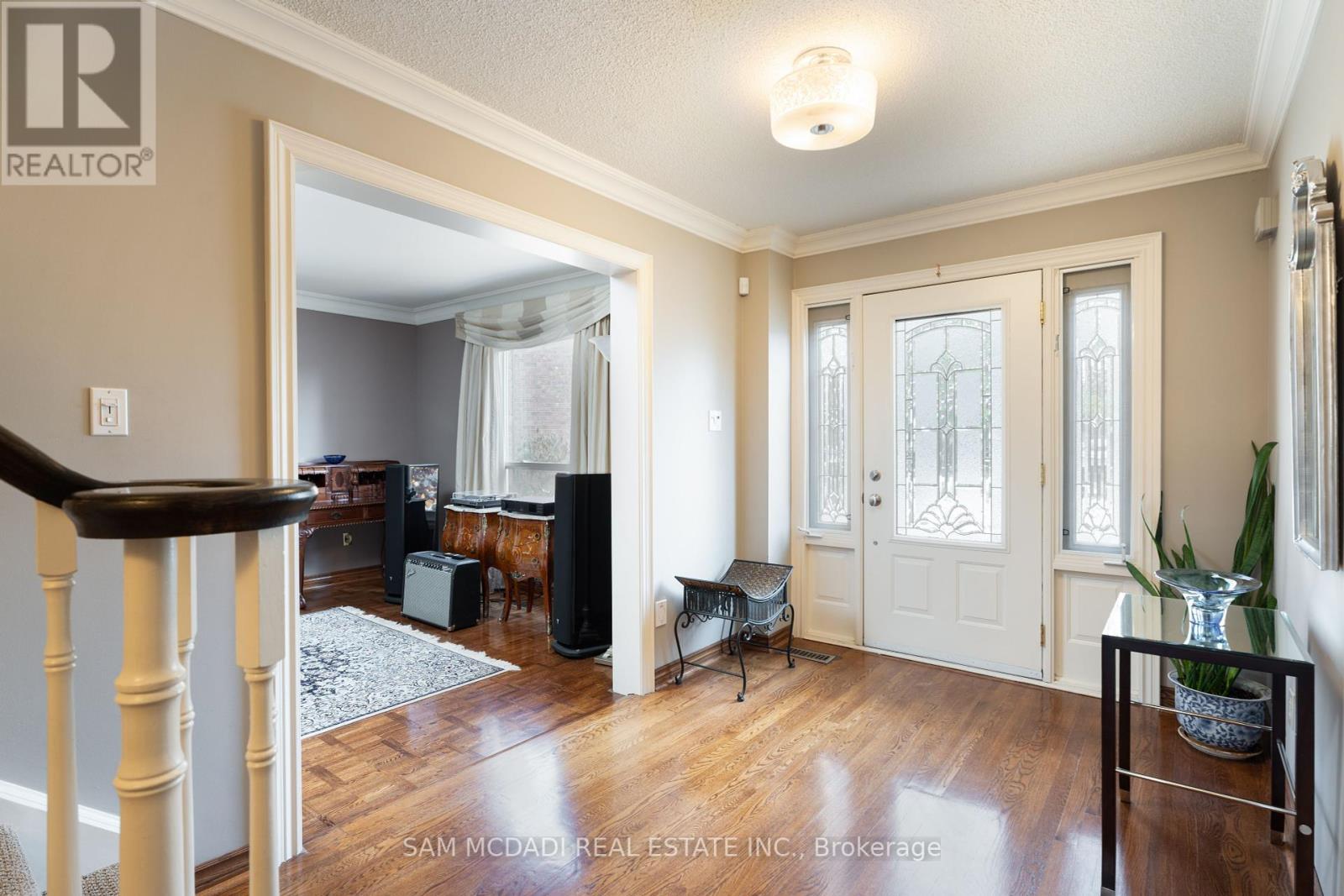 6127 Cheega Court, Mississauga, Ontario  L5N 3Y9 - Photo 2 - W12135125