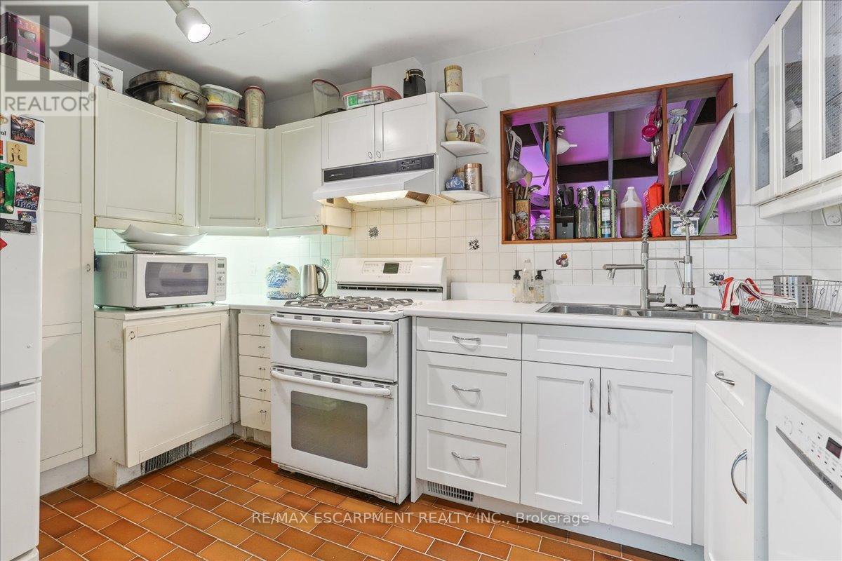 757 Meadow Wood Road, Mississauga, Ontario  L5J 2S7 - Photo 16 - W12134629