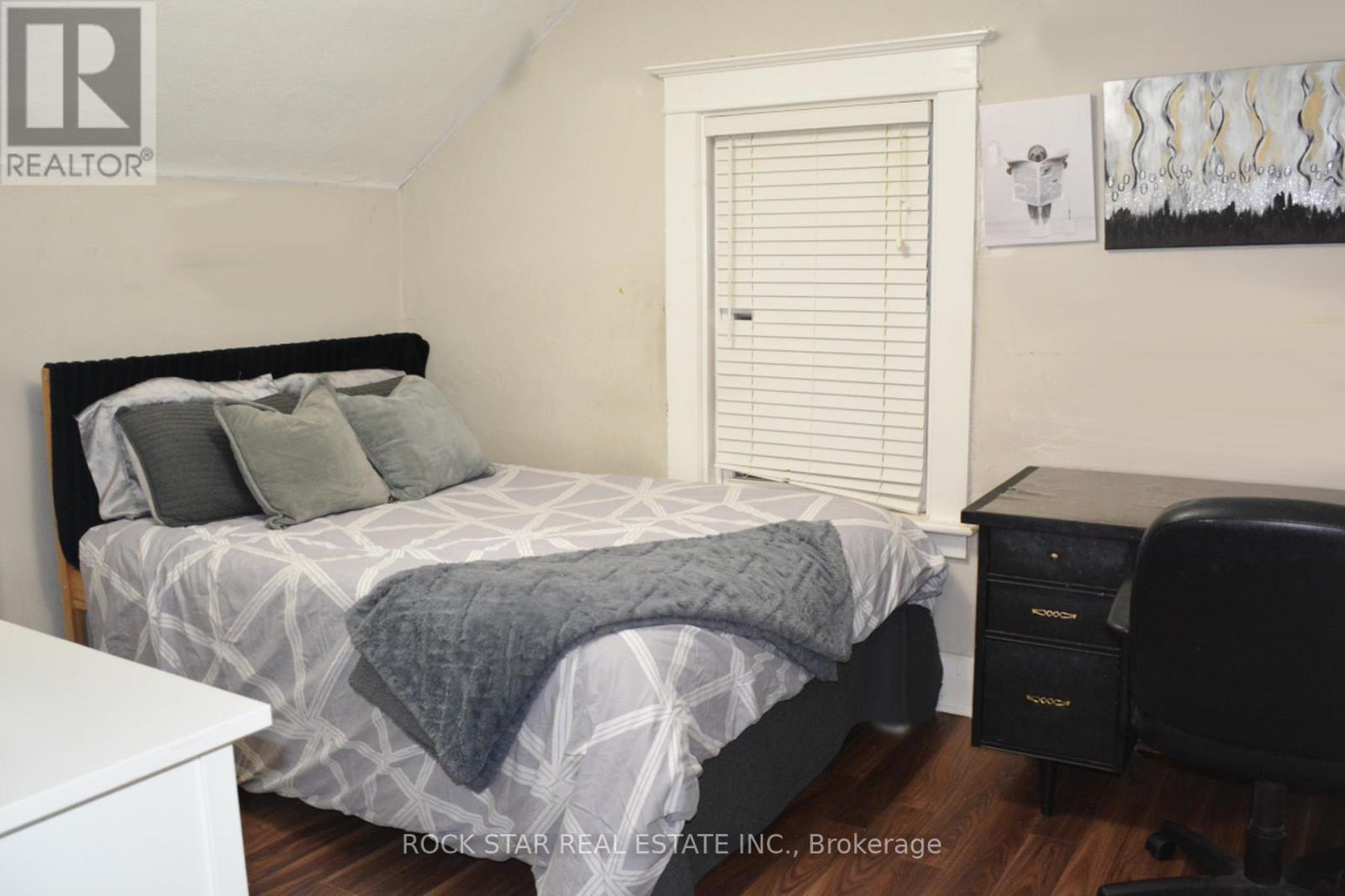 59 Laurel Street, Waterloo, Ontario  N2J 2H3 - Photo 11 - X12063547