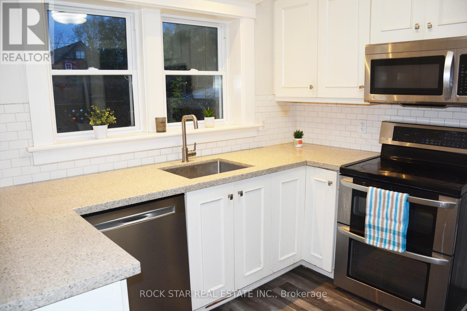 59 Laurel Street, Waterloo, Ontario  N2J 2H3 - Photo 6 - X12063547