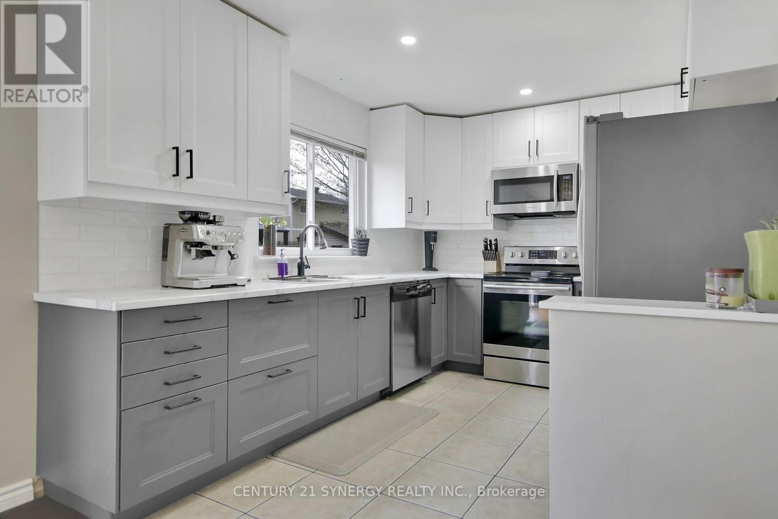 19 Seabrooke Drive, Ottawa, Ontario  K2L 2H8 - Photo 11 - X12135148