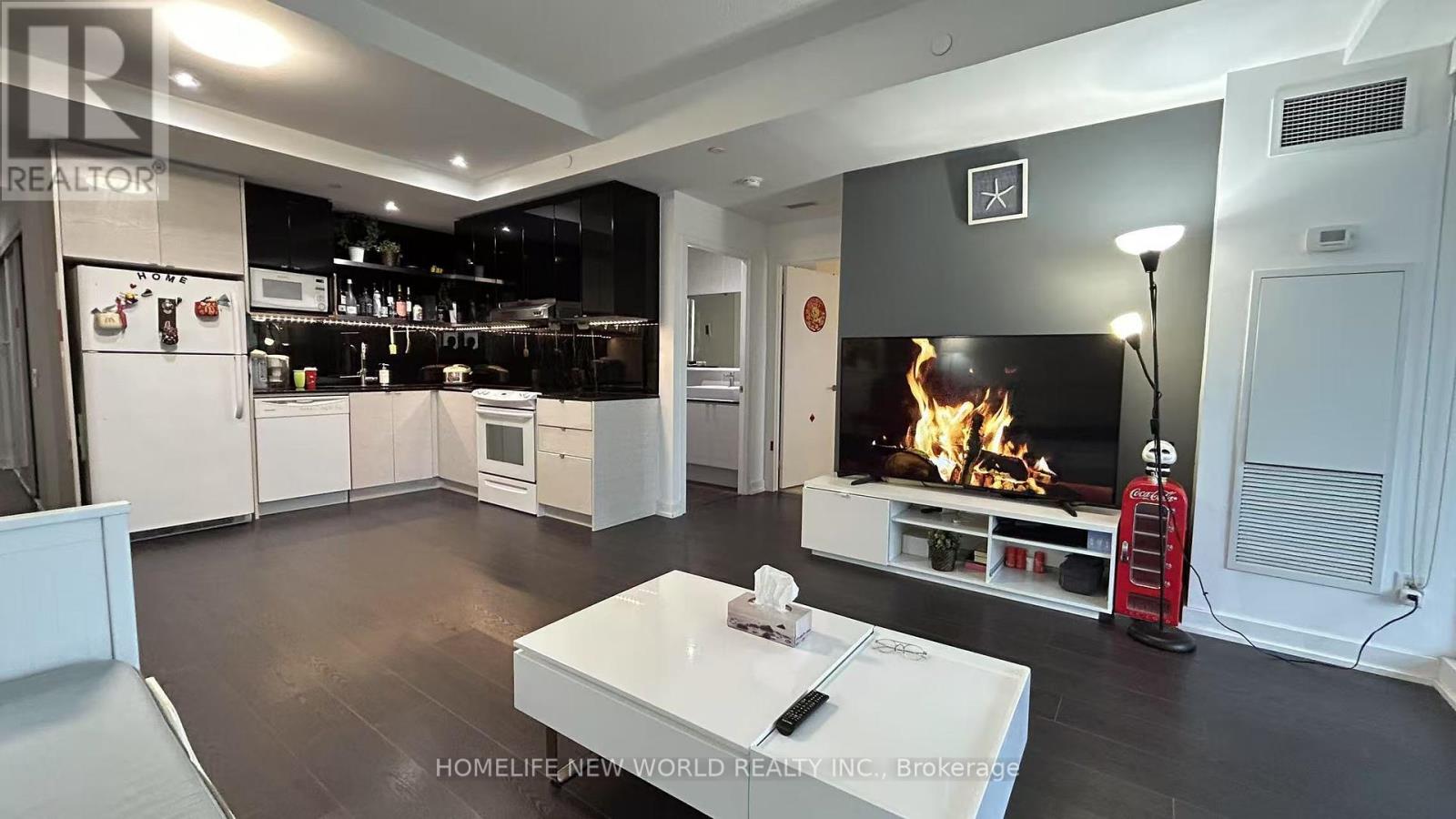 Property at 221 - 72 ESTHER SHINER BOULEVARD image 3