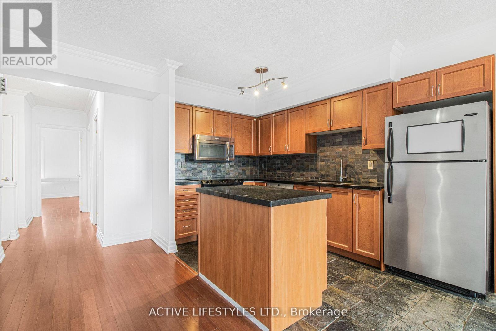 504 - 1000 Cedarglen Gate, Mississauga, Ontario  L5C 3Z5 - Photo 10 - W12135039