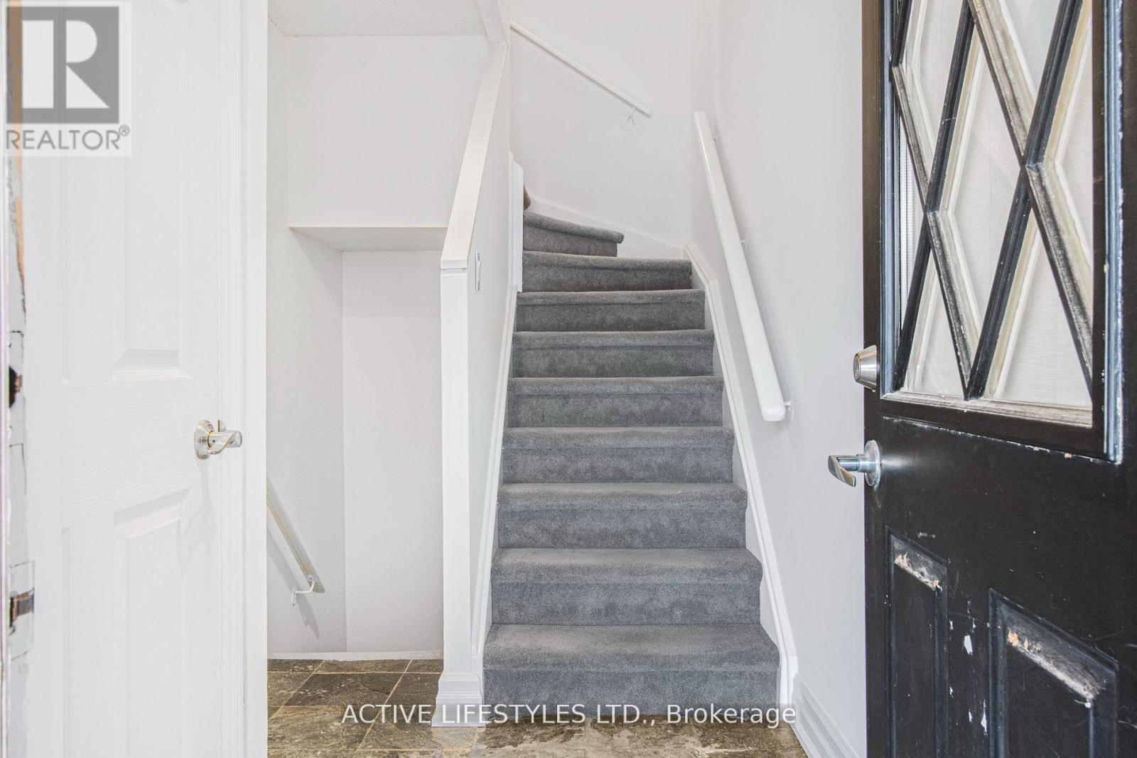 Property at 504 - 1000 CEDARGLEN GATE image 2