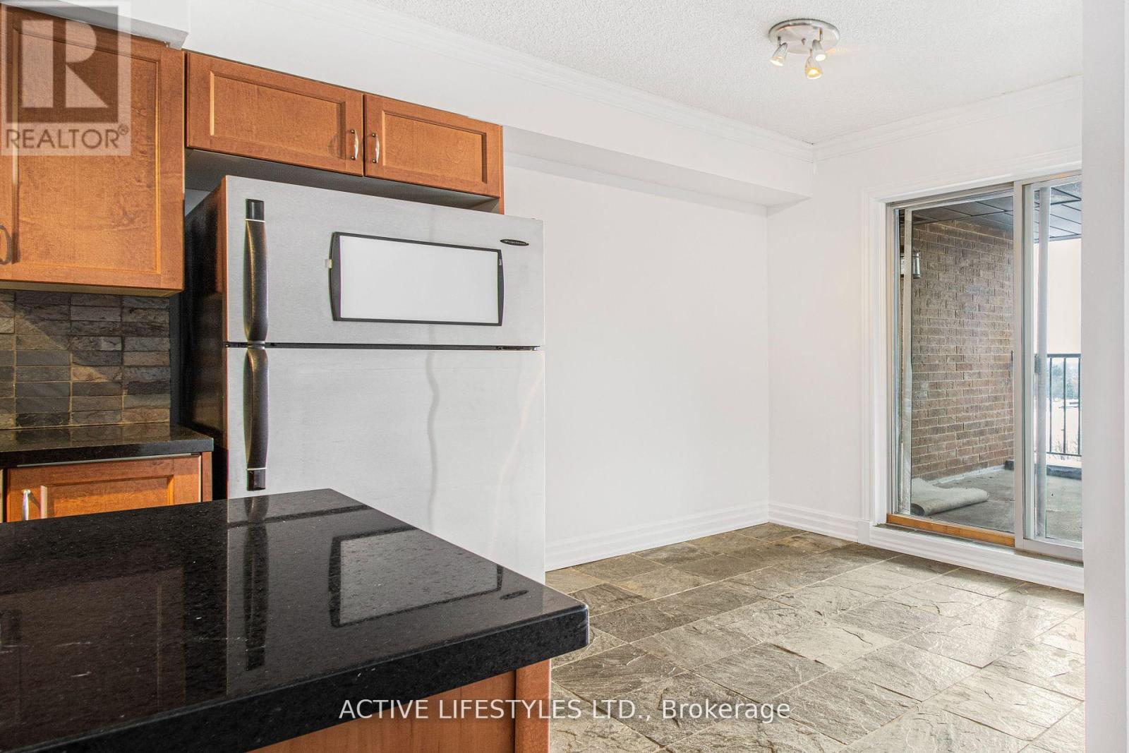 504 - 1000 Cedarglen Gate, Mississauga, Ontario  L5C 3Z5 - Photo 8 - W12135039
