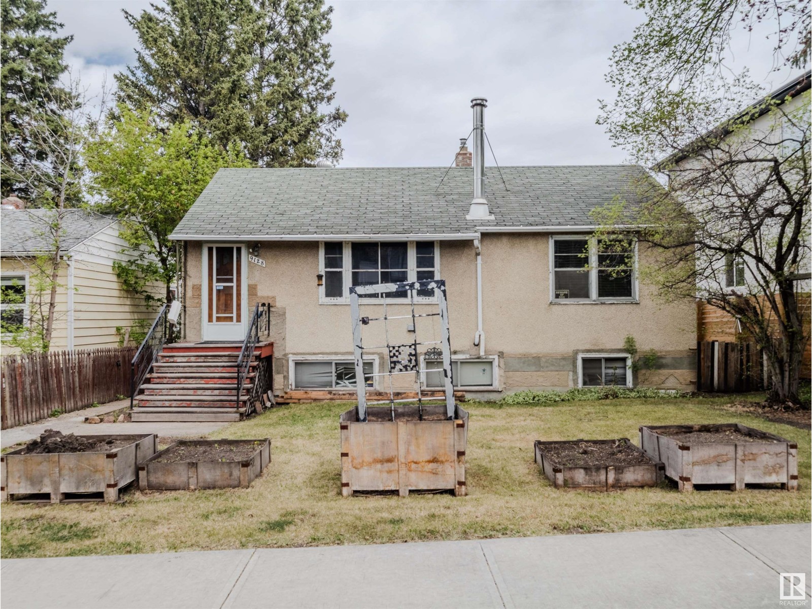 9128 81 Av Nw, Edmonton, Alberta  T6C 0X1 - Photo 2 - E4435298