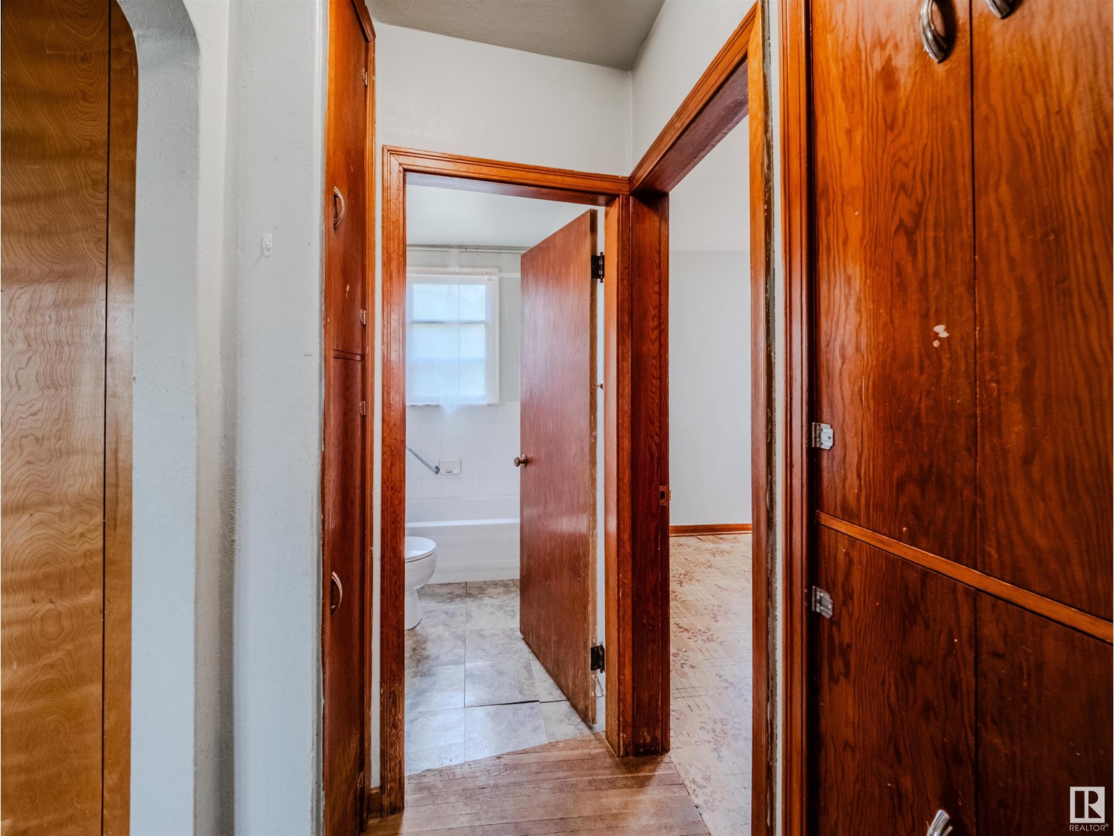 9128 81 Av Nw, Edmonton, Alberta  T6C 0X1 - Photo 28 - E4435298