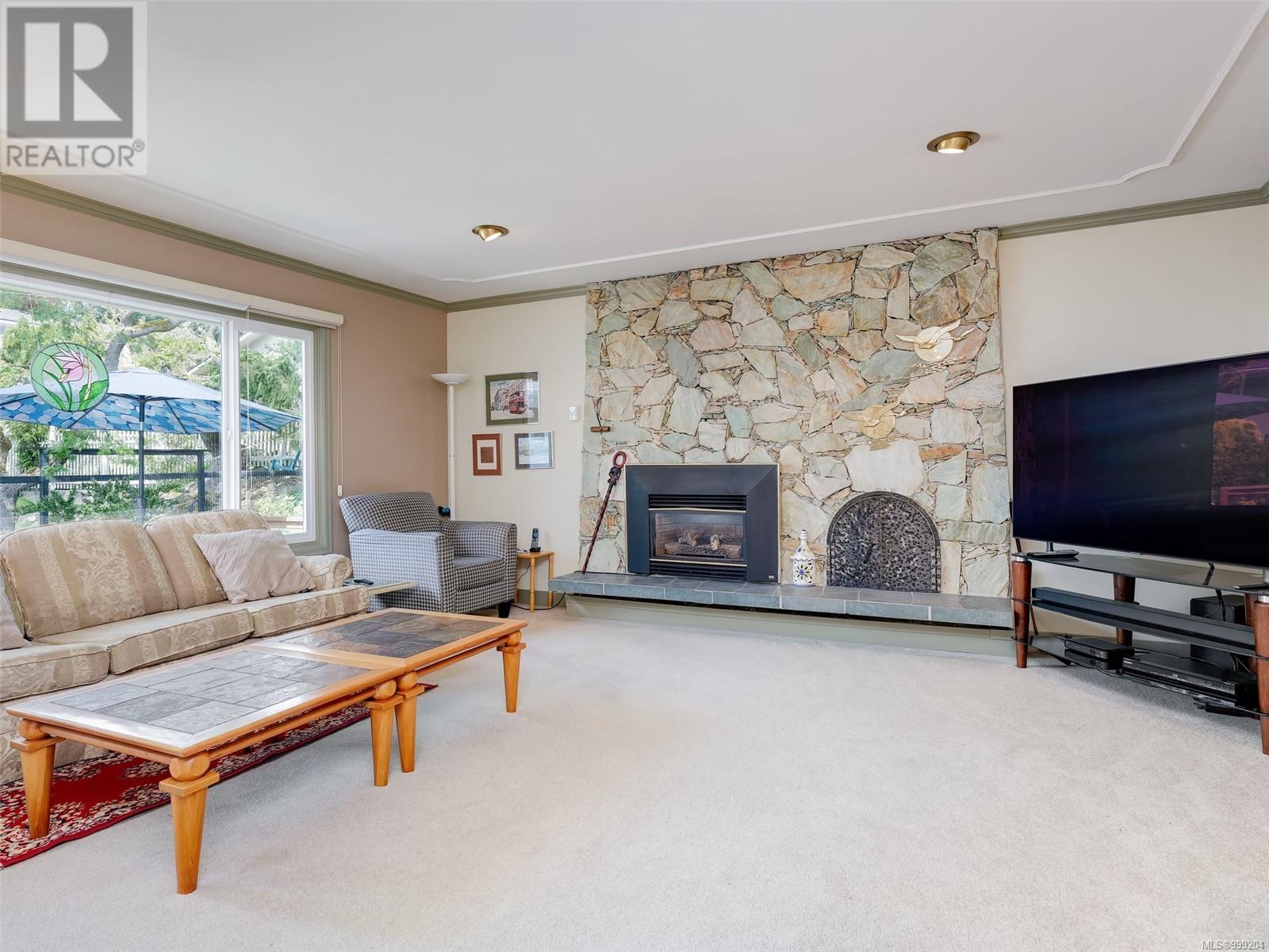 1470 Banff Pl, Saanich, British Columbia  V8P 2E8 - Photo 11 - 999204