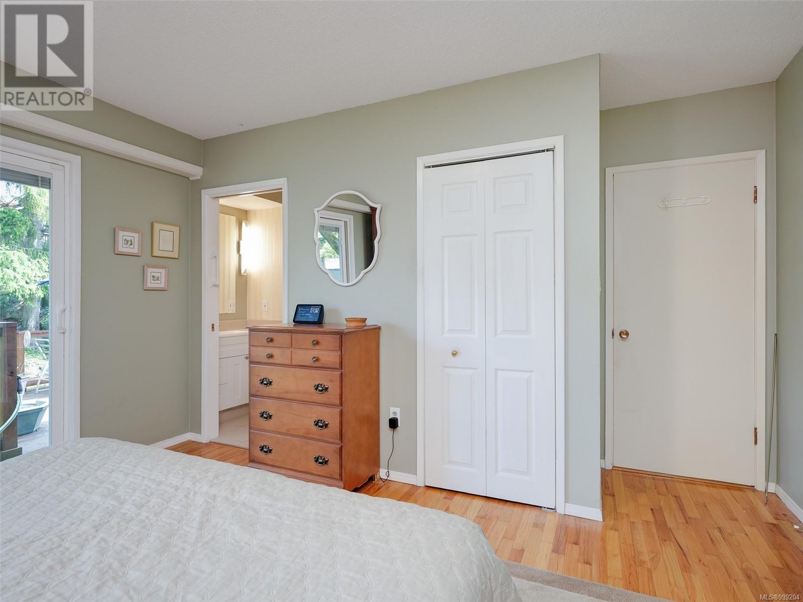 1470 Banff Pl, Saanich real estate listing 999204 for sale