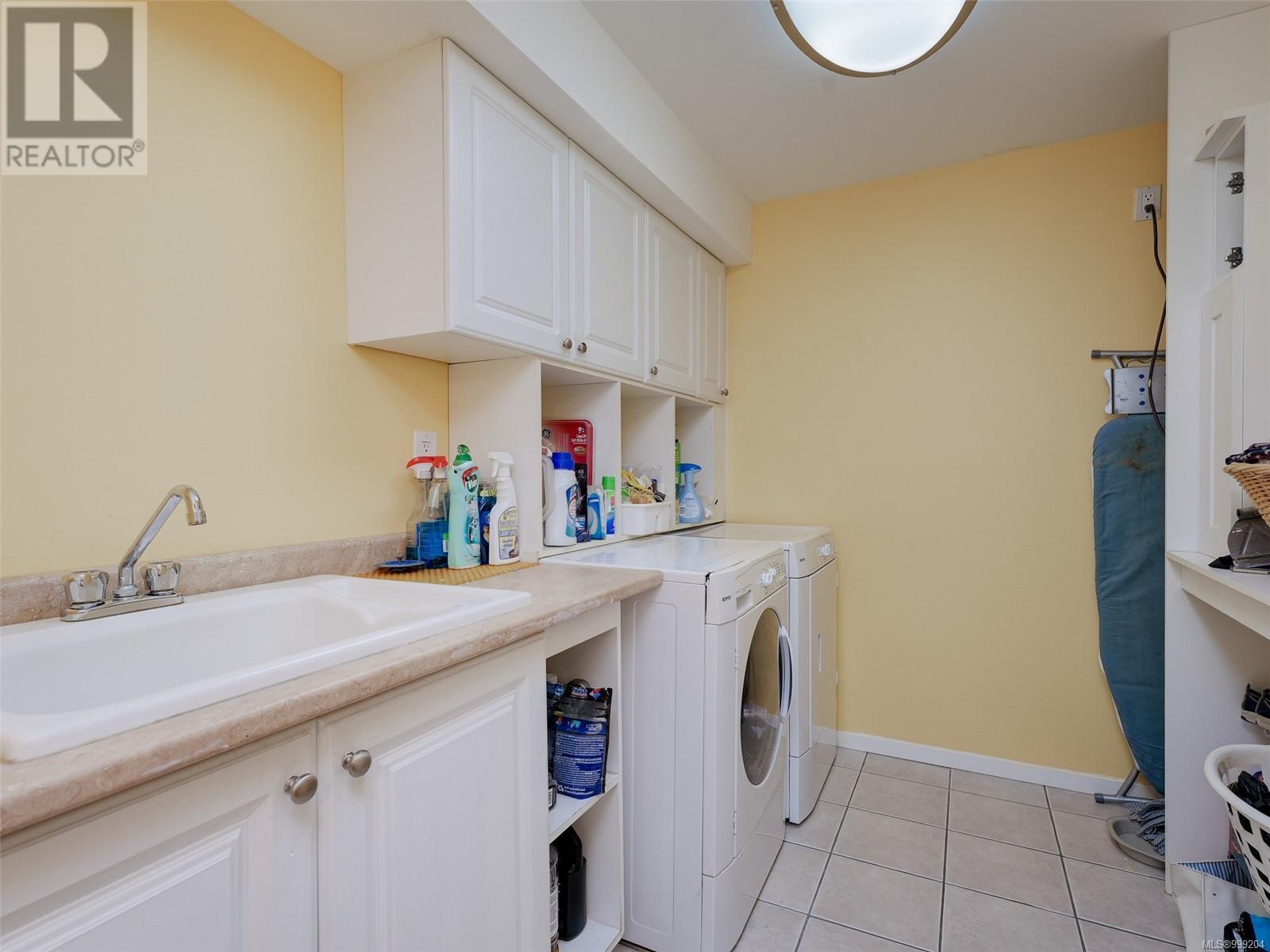 1470 Banff Pl, Saanich real estate listing 999204 for sale