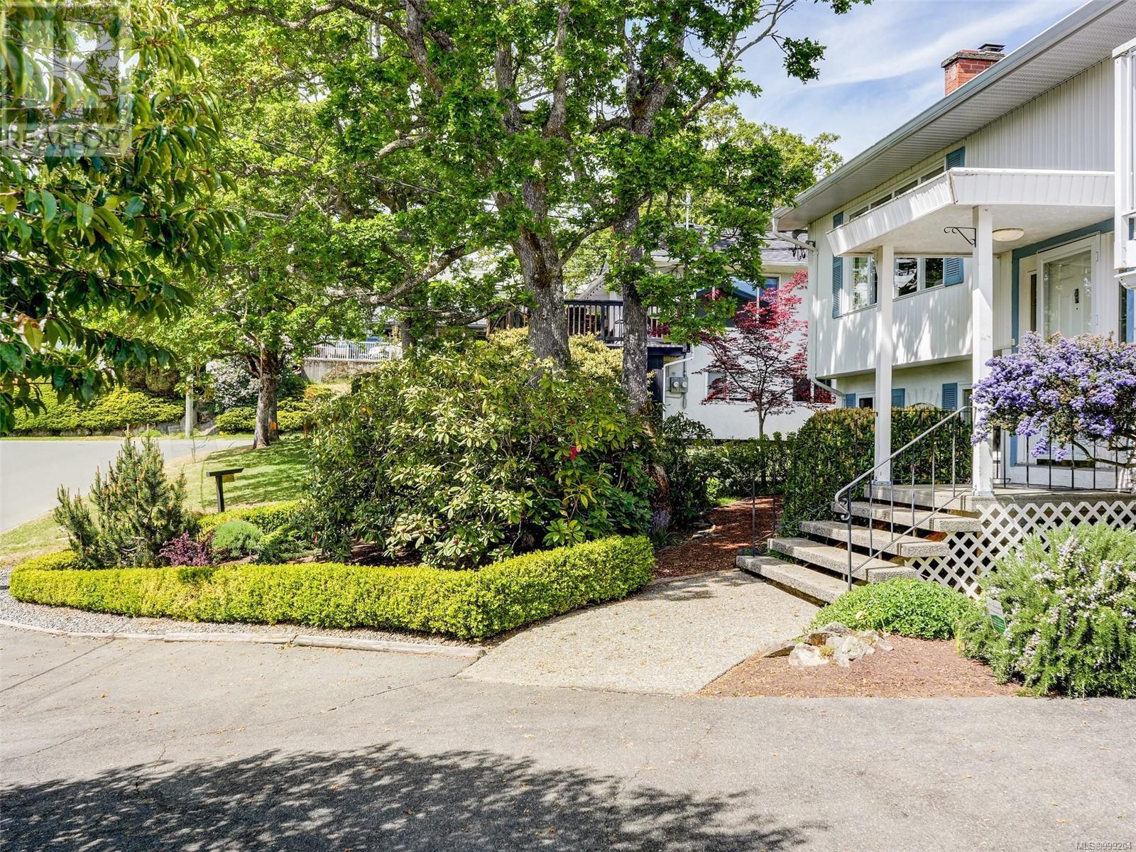 1470 Banff Pl, Saanich real estate listing 999204 for sale