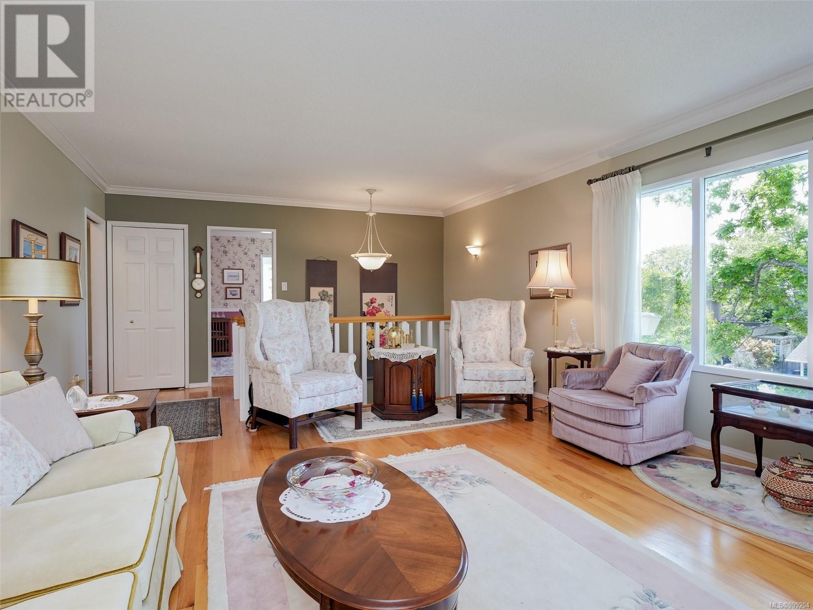 1470 Banff Pl, Saanich real estate listing 999204 for sale