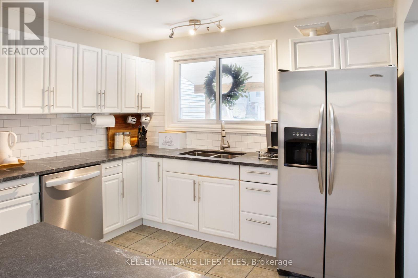 5 Winding Woods Crescent, London North, Ontario  N6G 3G3 - Photo 8 - X12135356