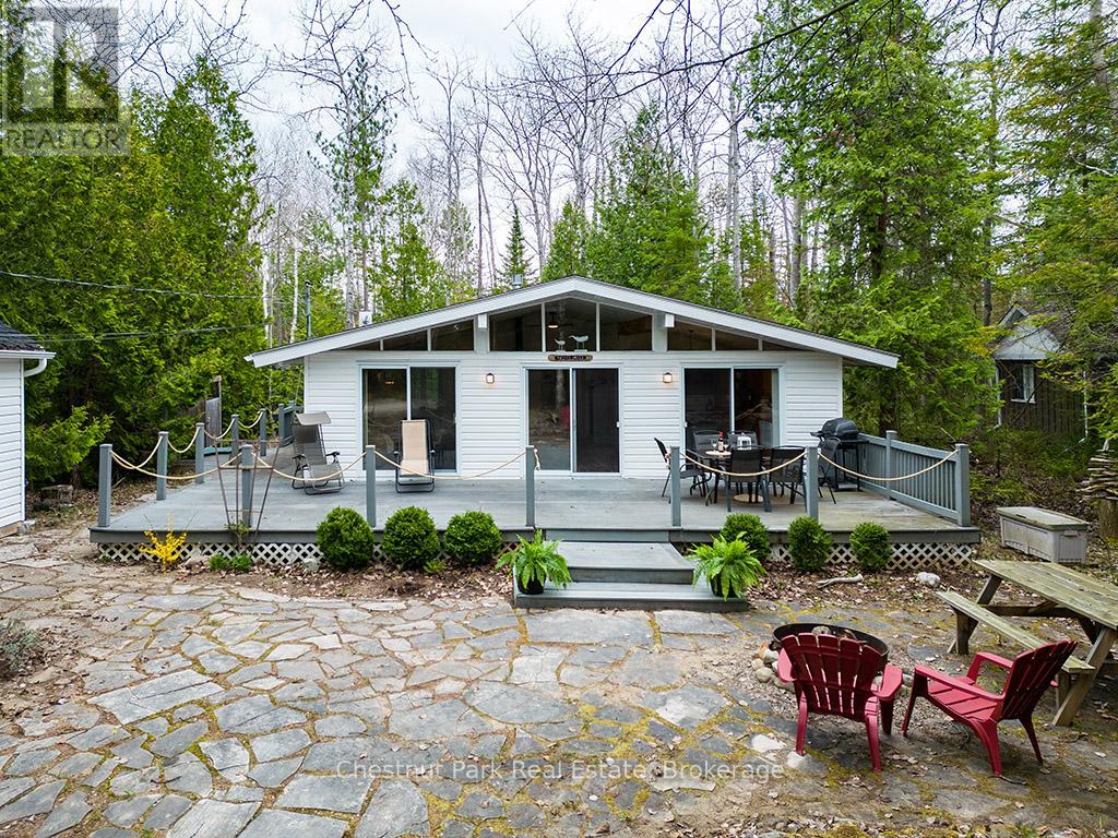 64 Thompson Avenue, Native Leased Lands, Ontario  N0H 2G0 - Photo 10 - X12135285