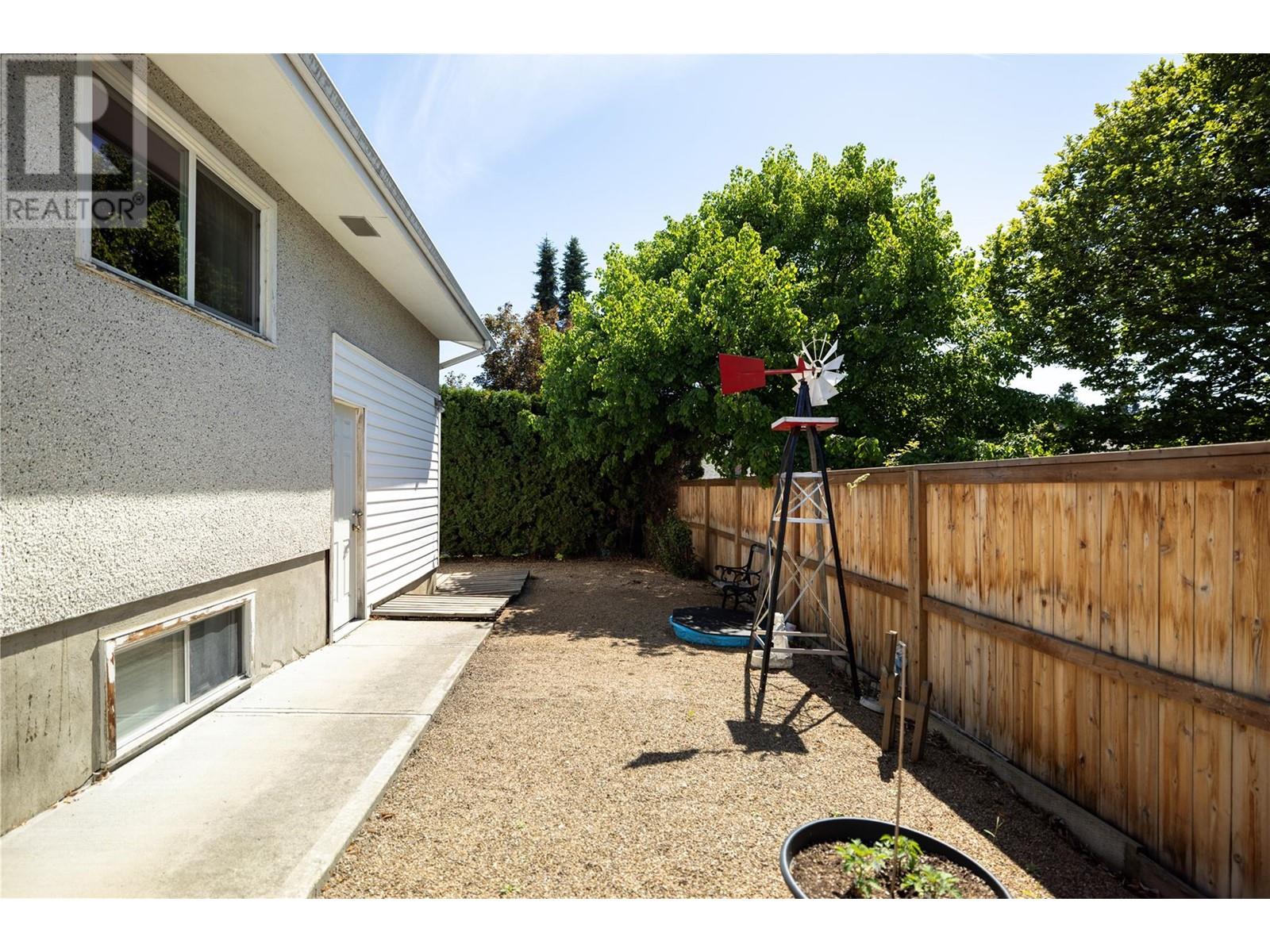 Property at 4306 21 Street image 5