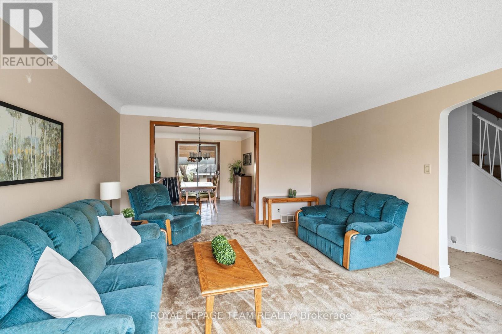 365 Ravenhill Avenue E, Ottawa, Ontario  K2A 0J5 - Photo 6 - X12135271