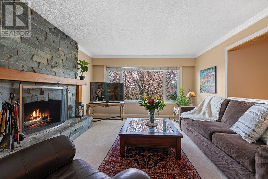 3300 Mahon Avenue, North Vancouver, British Columbia  V7N 3T5 - Photo 2 - R3000054