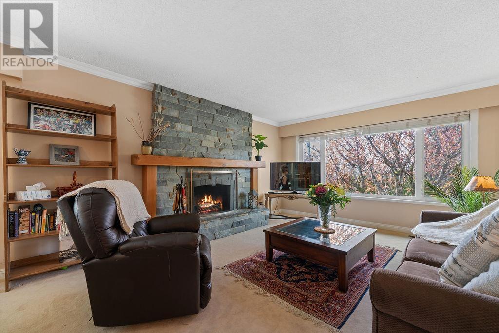 3300 Mahon Avenue, North Vancouver, British Columbia  V7N 3T5 - Photo 3 - R3000054
