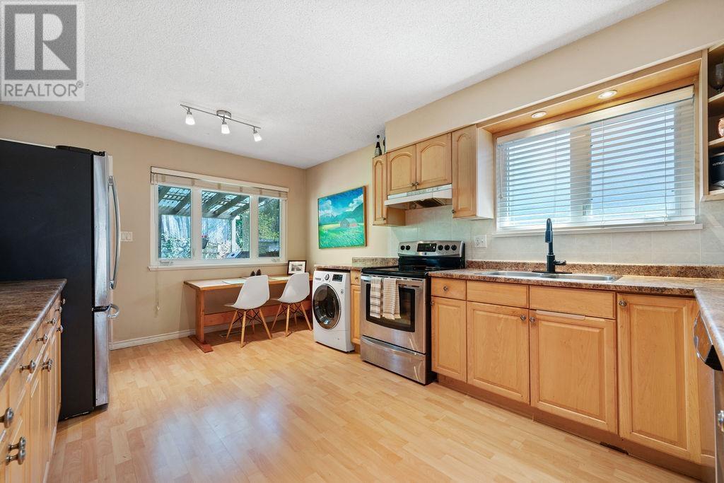 3300 Mahon Avenue, North Vancouver, British Columbia  V7N 3T5 - Photo 8 - R3000054