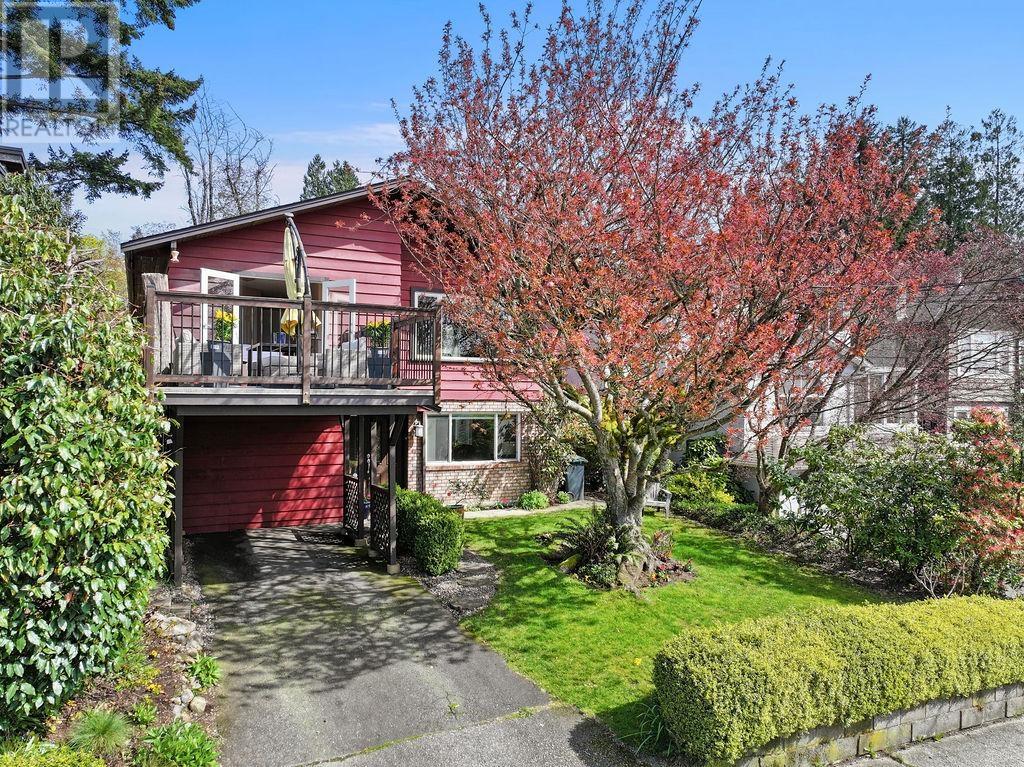 3300 Mahon Avenue, North Vancouver, British Columbia  V7N 3T5 - Photo 1 - R3000054