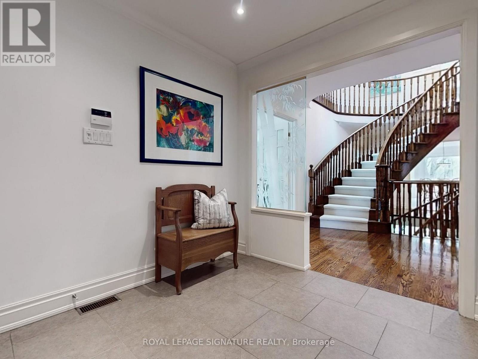 Property at 18 PRINCE EDWARD BOULEVARD image 4