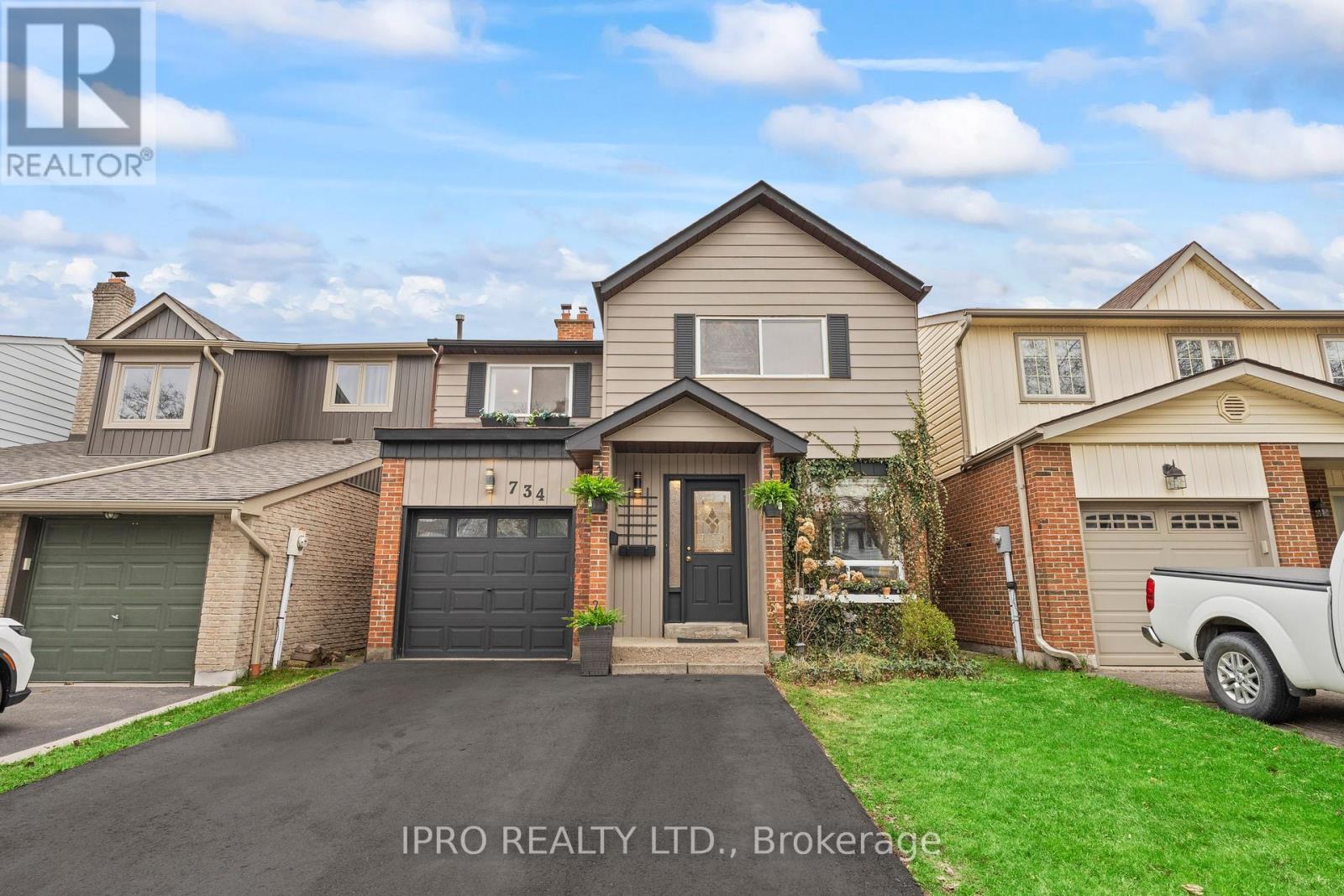 734 Briar Crescent, Milton, Ontario  L9T 3Z8 - Photo 1 - W12135210