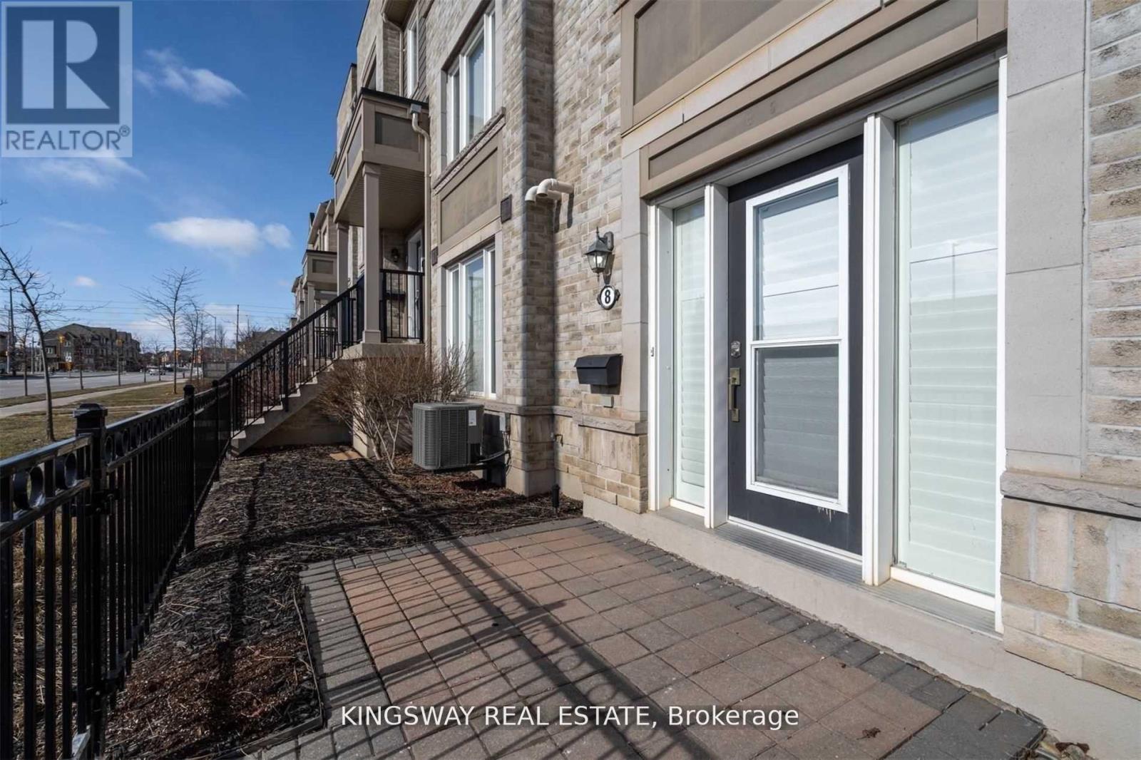 8 - 2915 Hazelton Place, Mississauga, Ontario  L5M 0S3 - Photo 2 - W12135214
