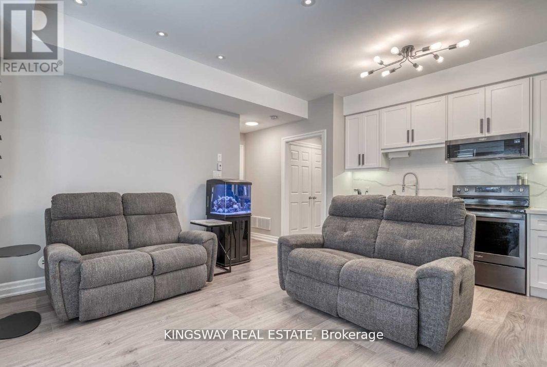 8 - 2915 Hazelton Place, Mississauga, Ontario  L5M 0S3 - Photo 4 - W12135214