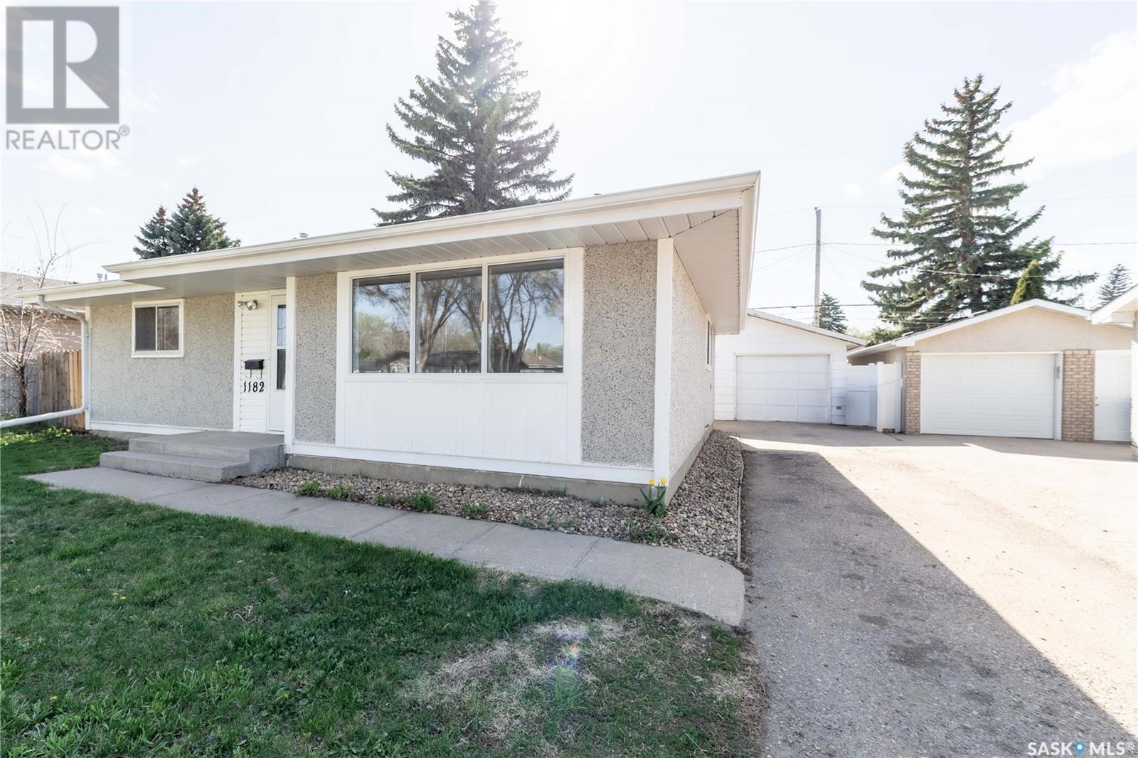 Property at 1182 Currie CRESCENT image 3