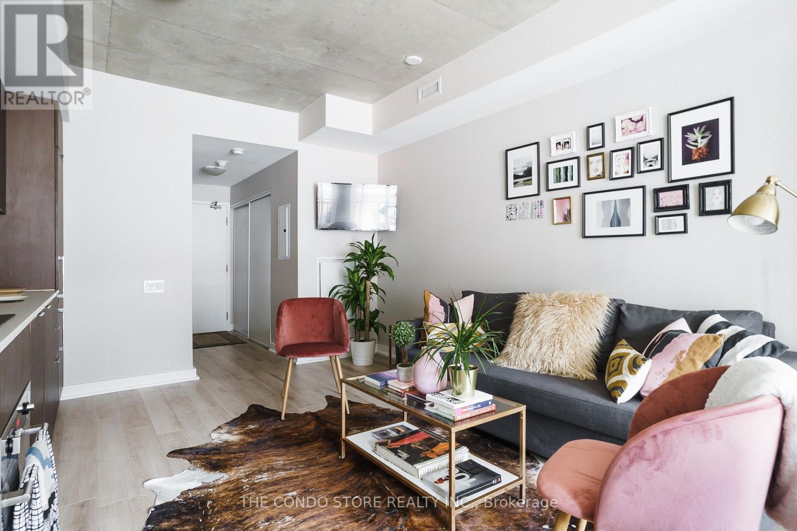 Property at 212 - 5 HANNA AVENUE image 4