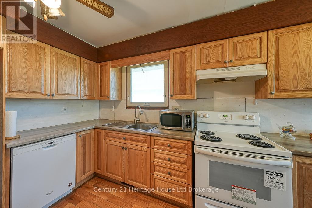 29 Devonshire Avenue, Tillsonburg, Ontario  N4G 4K7 - Photo 9 - X12135344