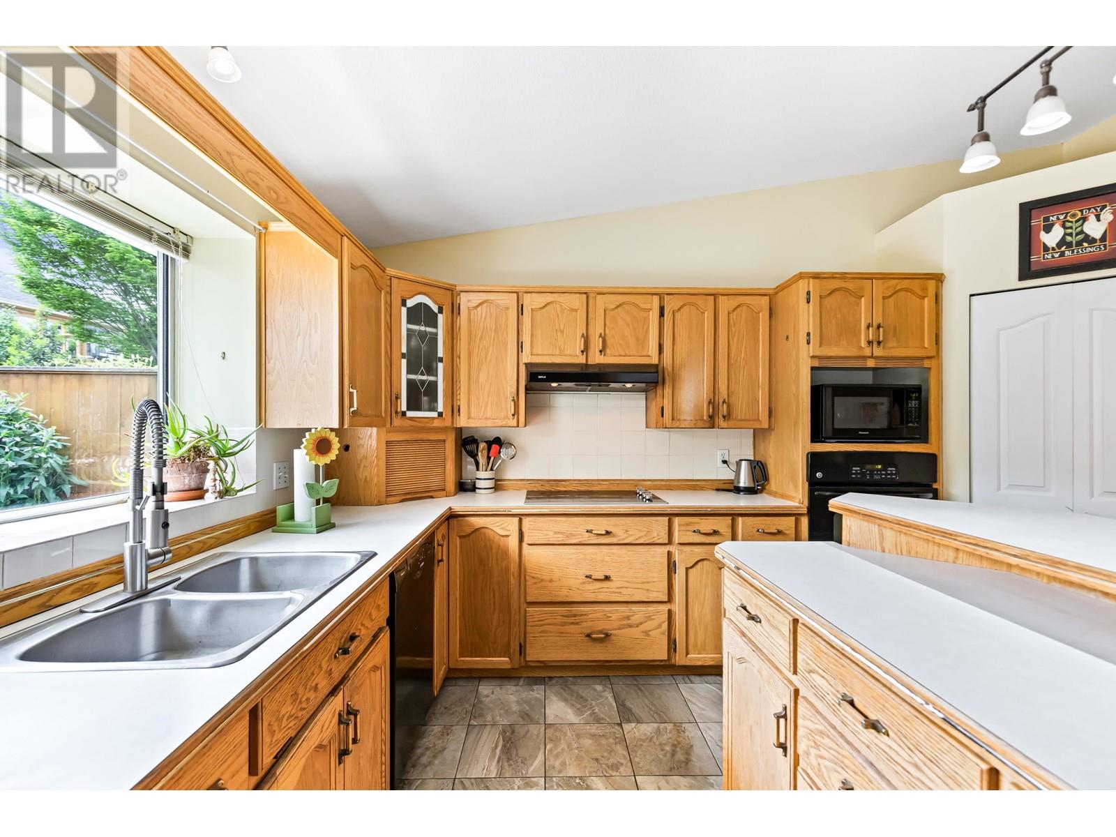 21972 126 Avenue, Maple Ridge, British Columbia  V2X 0V5 - Photo 12 - R3000404