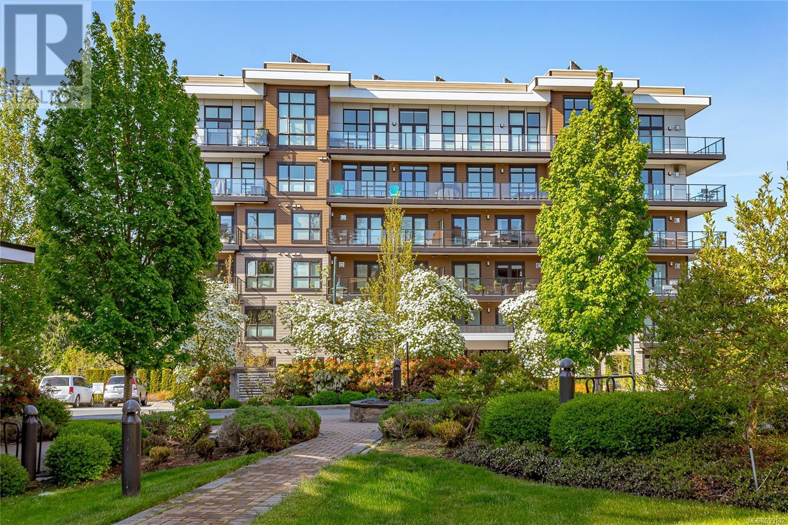 212 741 Travino Lane, saanich, British Columbia