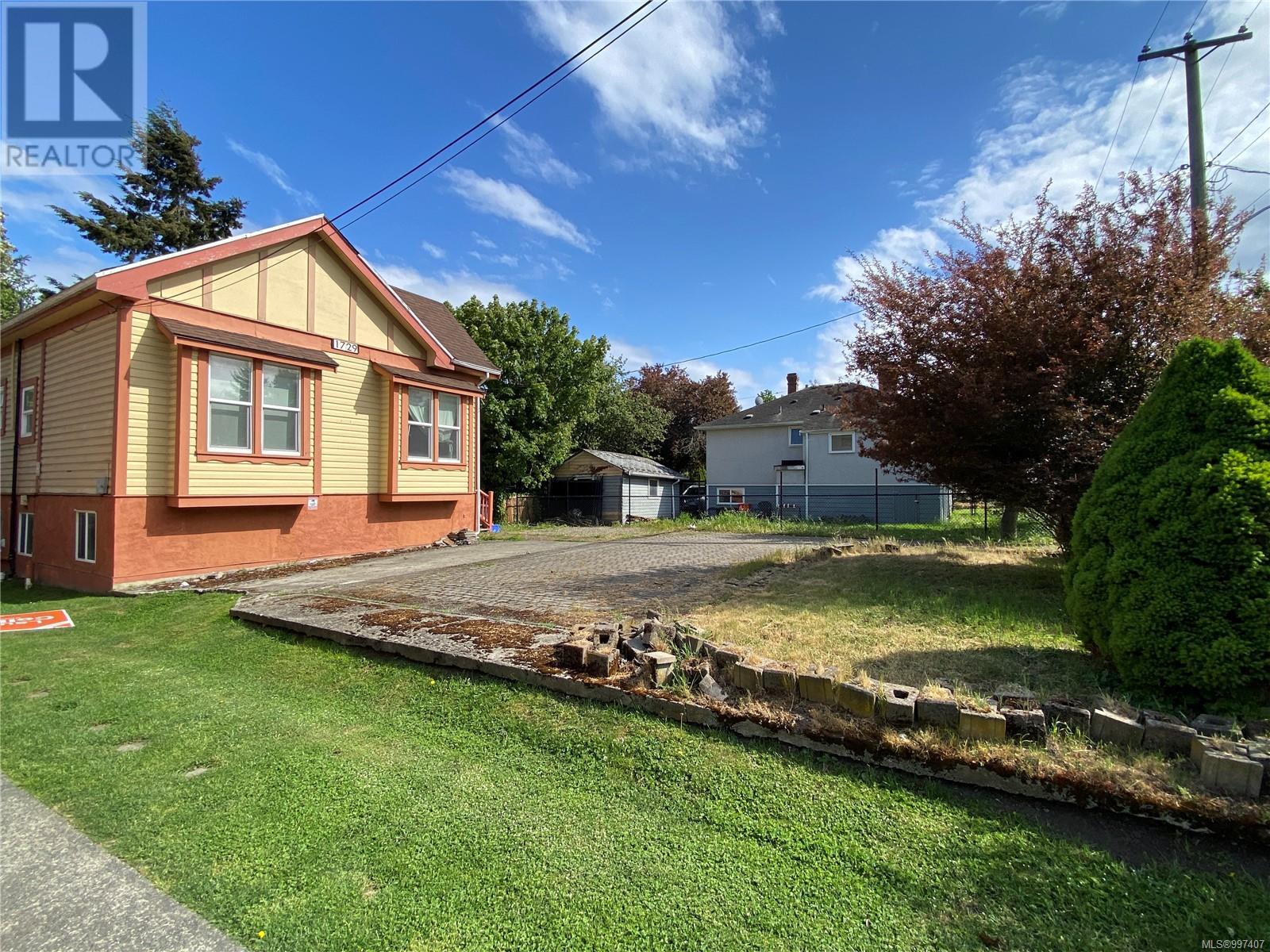 Property at 1729 Foul Bay Rd image 2
