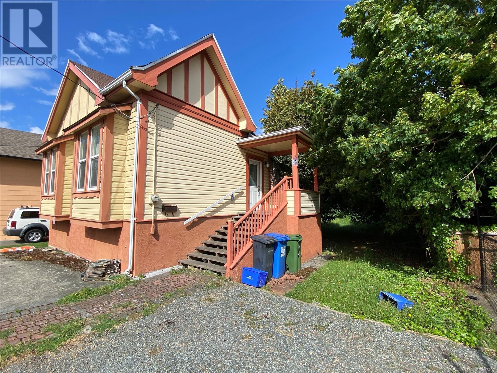 Property at 1729 Foul Bay Rd image 3