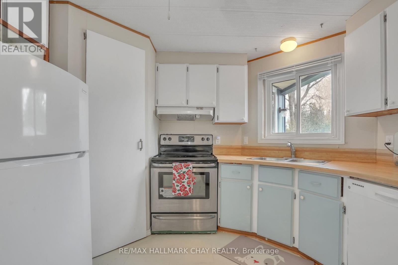 3 Tamarack Drive, Oro-Medonte, Ontario  L0L 1T0 - Photo 10 - S12135245