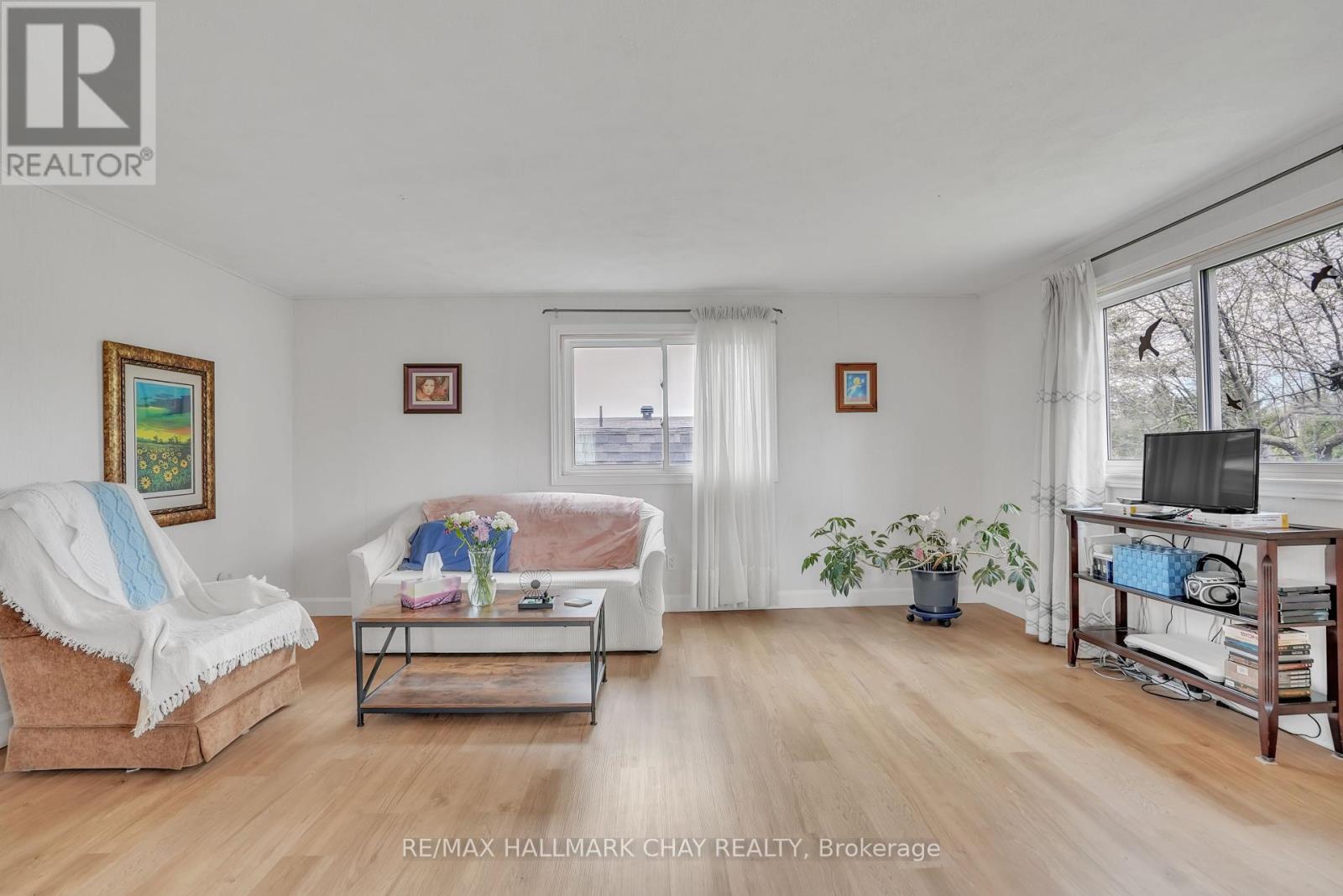 3 Tamarack Drive, Oro-Medonte, Ontario  L0L 1T0 - Photo 13 - S12135245