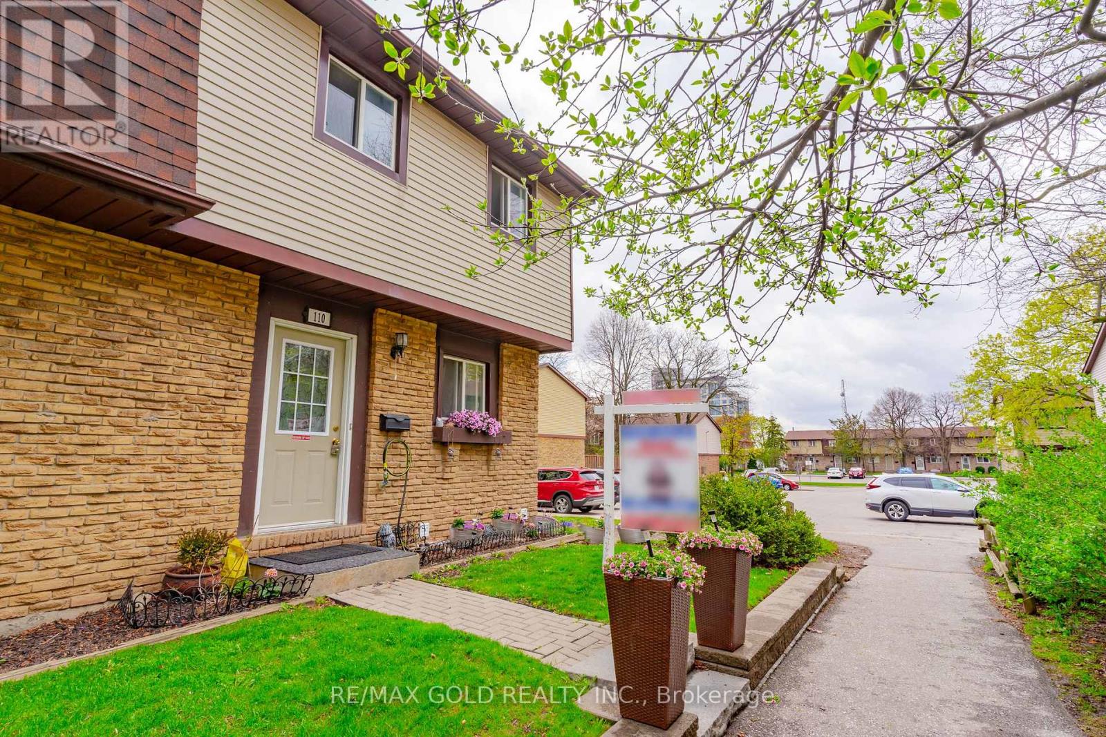 110 - 45 Hansen Road N, Brampton, Ontario  L6V 3C5 - Photo 2 - W12130267