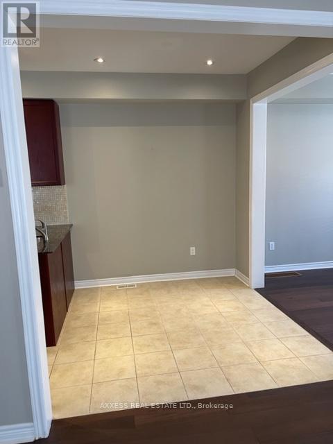 2449 Grand Oak Trail, Oakville, Ontario  L6M 0J3 - Photo 7 - W12135241