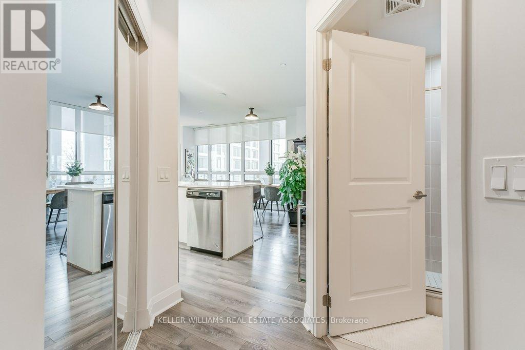 209 - 15 Zorra Street, Toronto, Ontario  M8Z 4Z6 - Photo 3 - W12135288