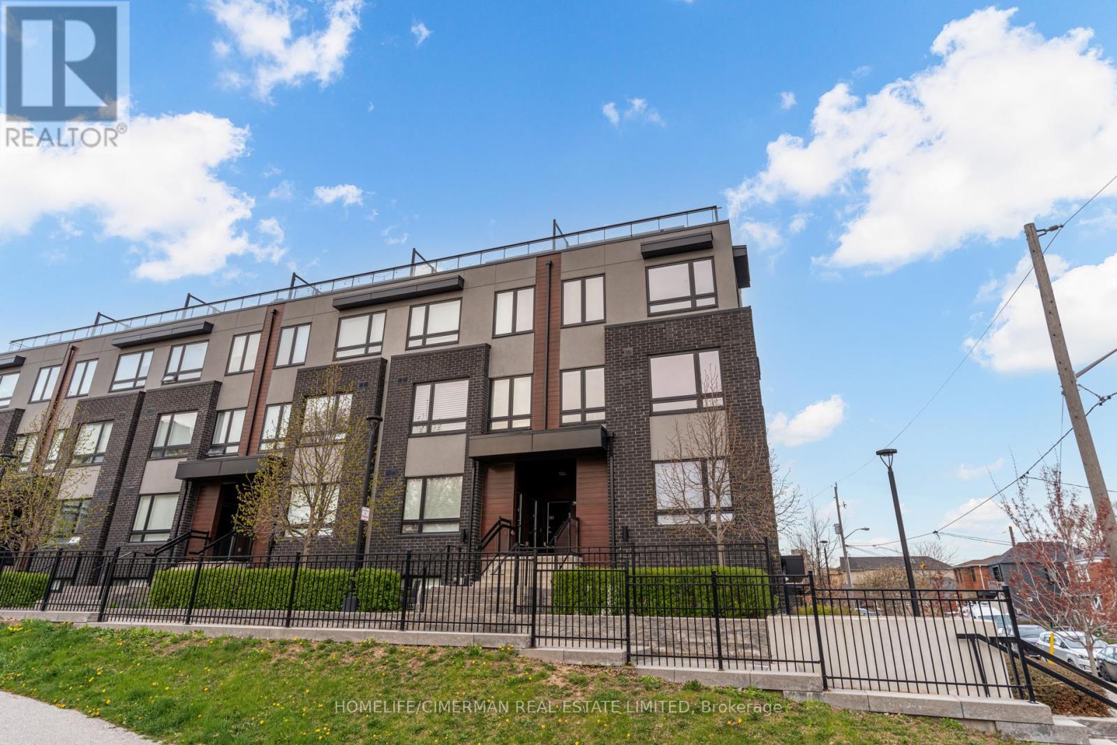 301 - 1130 Briar Hill Avenue, Toronto, Ontario  M6B 0A9 - Photo 2 - W12135290