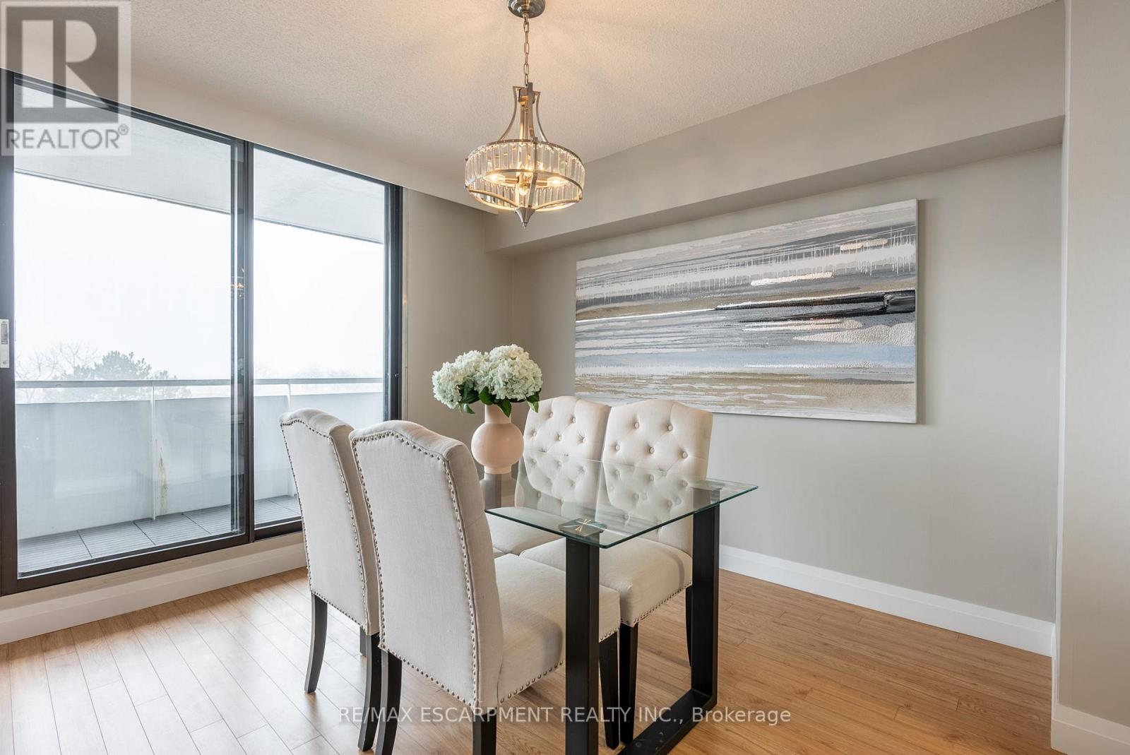 306 - 2055 Upper Middle Road, Burlington, Ontario  L7P 3P4 - Photo 4 - W12135291